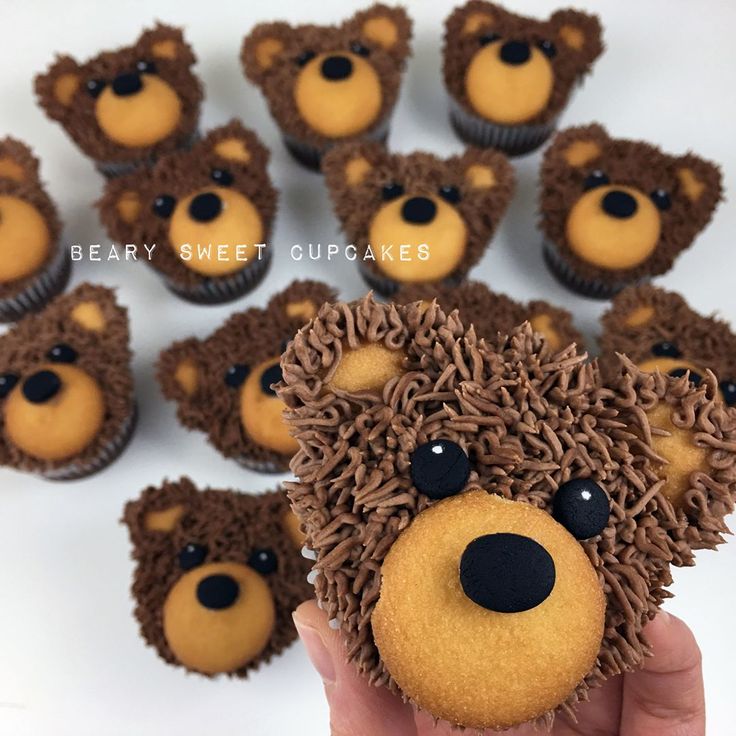 cupcakes made to look like teddy bears