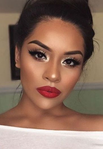 The 10 Best Wedding Makeup Looks We Can't Get Over Eye Makeup Red Dress, New Year's Makeup, Red Lipstick Makeup, New Years Eve Makeup, Red Lip Makeup, Braut Make-up, Wedding Makeup Looks, Trendy Makeup, Christmas Makeup