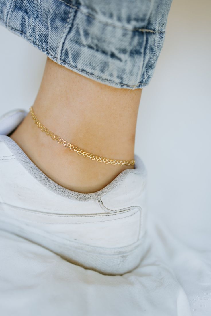 Step into effortless style with our stunning 18k gold-filled heart link anklet! Whether you wear it solo for a touch of understated elegance or layer it up for a trend-setting look, this piece is designed for everyday wear! All anklets come in 10 inches, if you would like it sized smaller add your measurement in the notes section of your order. Keep in mind when requesting a custom size - you do not want your anklet too tight, add half an inch for a looser fit. ∙ C H A I N ∙ D E T A I L S ∙ - 18k Gold Filled Chain- 18k Gold Filled Findings- 10 inches, read above for sizing ∙ G O L D ∙ F I L L E D ∙ Gold-filled components contain 100+ times more real gold than gold-plated components and are both durable and tarnish resistant. It is more affordable and accessible than solid gold but higher q Anklets Gold, Elegant Anklet, Necklaces Simple, Unique Pendant Necklace, Summer Essential, Jewelry Essentials, Gold Filled Ring, Unique Pendant, Understated Elegance