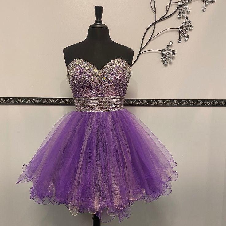 This Short Dress Features A Beautiful Lace And Jewel Accented Bodice, Jewel Accented Waistband, With Back Zipper Closure. Blue Sparkly Prom Dress, Bling Outfits, Formal Dance Dresses, Halter Homecoming Dress, Hot Pink Prom Dress, Beaded Dress Short, Sparkle Prom Dress, Navy Blue Mini Dress, Sparkly Prom Dress