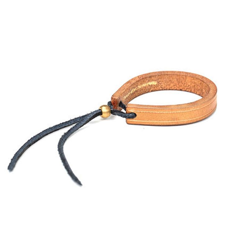 Indian vegetable tanned leather bracelet Parts£º 6mm thick vegetable-tanned leather Brass adjustment beads Light skin contact Internal printing The thought of dressing is often reflected in the details. For example, add a vegetable-tanned leather bracelet to your empty wrist. Classic Adjustable Leather Bracelet With Waxed Finish, Classic Adjustable Leather Bracelet, Adjustable Leather Bracelet With Strap, Adjustable Leather Wristband With Waxed Finish, Classic Adjustable Leather Bracelet For Everyday, Everyday Leather Wristband With Leather Strap, Everyday Leather Wristband With Strap, Everyday Leather Wristband, Adjustable Waxed Leather Bracelet