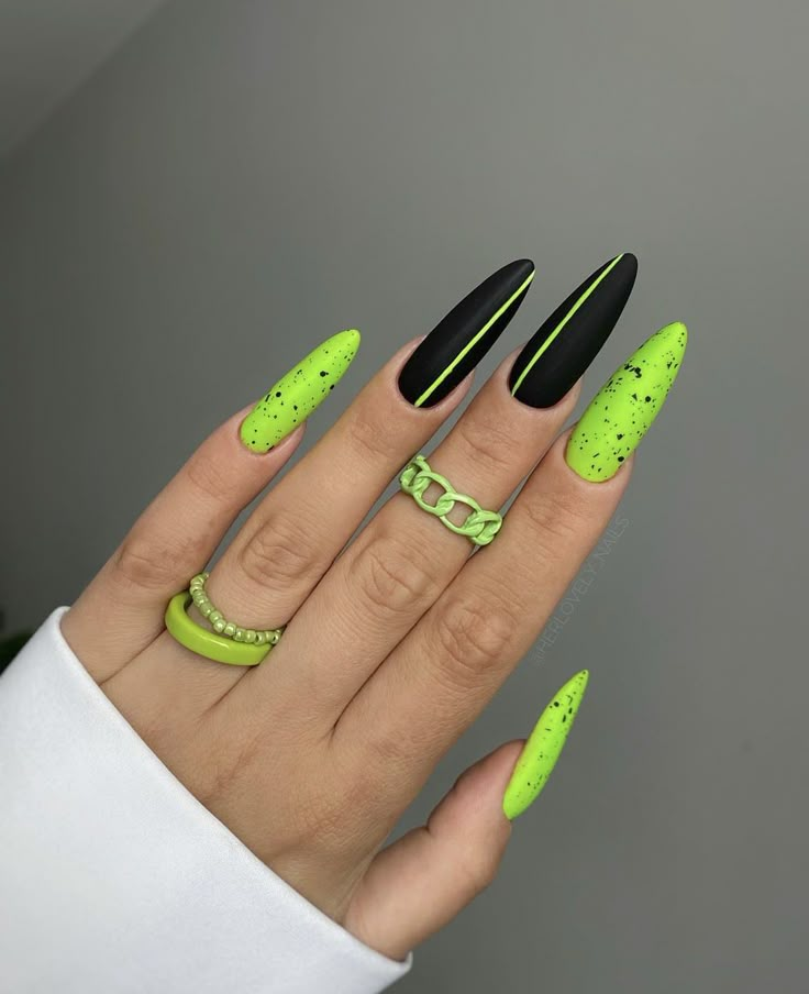 Lime Nails, Neon Nail Designs, Neon Green Nails, Makijaż Smokey Eye, Festival Nails, Neon Nails, Hot Nails, Glitter Nail Art, Fancy Nails