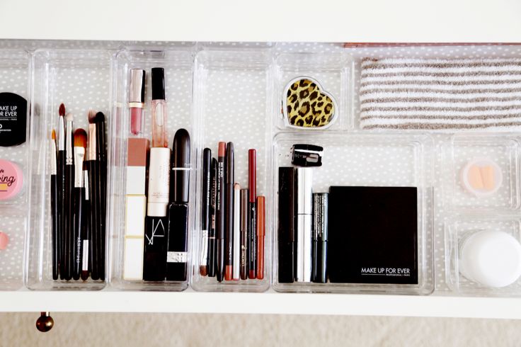 How to Edit & Organize Your Makeup on the Go - Simply Spaced Organizing Company, Decluttering Home, Photo Organizing, Professional Organizing, Organized Lifestyle, Home Organizing, Makeup Vanity Mirror, Beauty Organization, Digital Organization