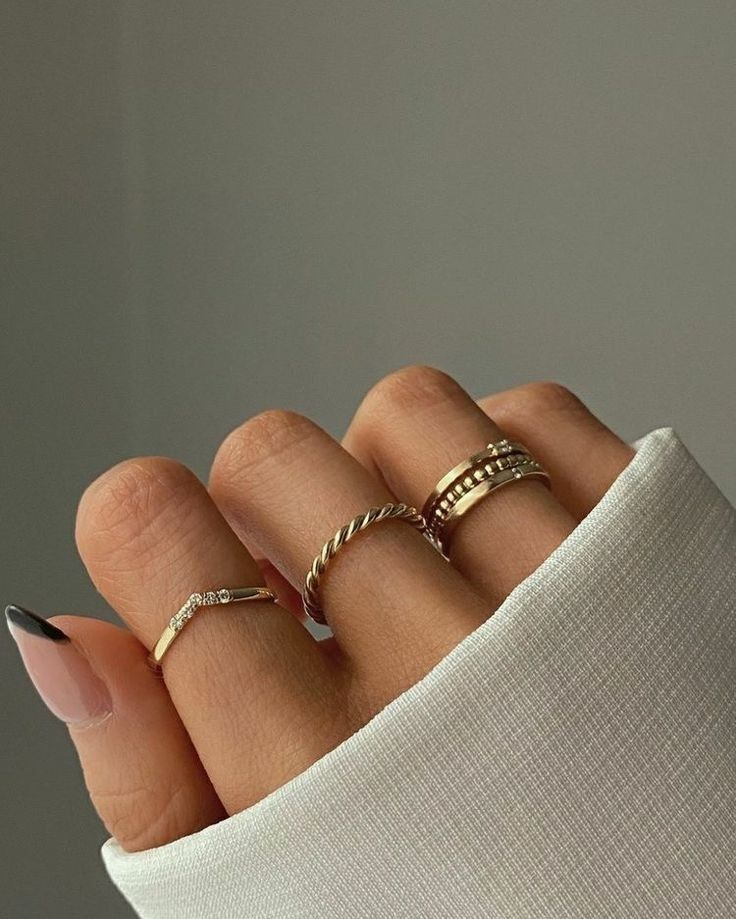 Basic Rings Aesthetic, Minimalist Everyday Rings, Minimalist Gold Ring Stack, Basic Jewelry Aesthetic, Everyday Gold Ring Stack, Minimalistic Jewelry Aesthetic, Gold Rings On Hand, Simple Gold Jewelry Aesthetic, Gold Rings Aesthetic Simple