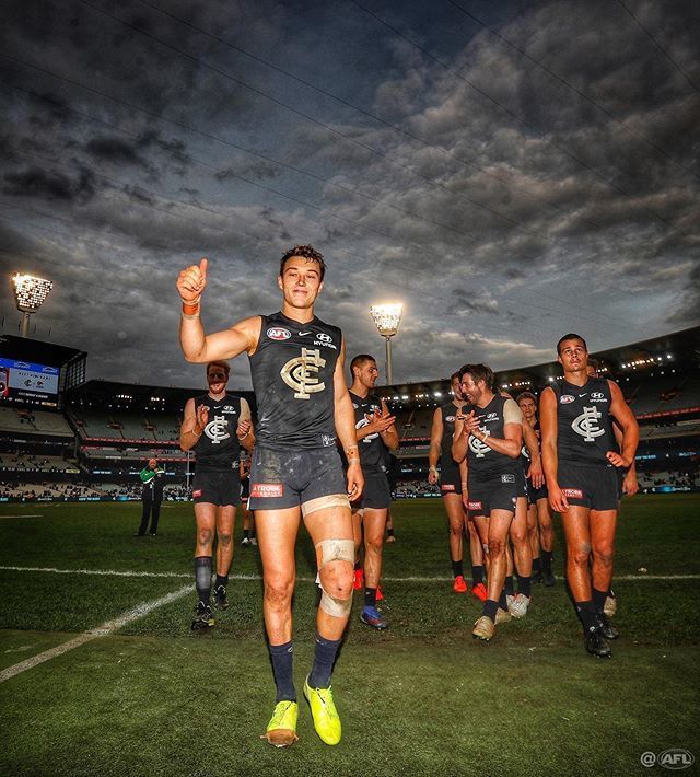 the rugby team is standing on the field with their arms in the air and giving thumbs up