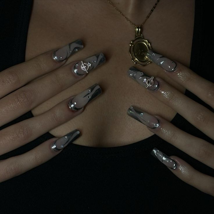 Insta: Dnd_nailss Based in West London Taurus Nails, Metallic Nails, Nails Inspo, West London, Nails Nails, Cute Nails, Nail Inspo, Acrylic Nails, London