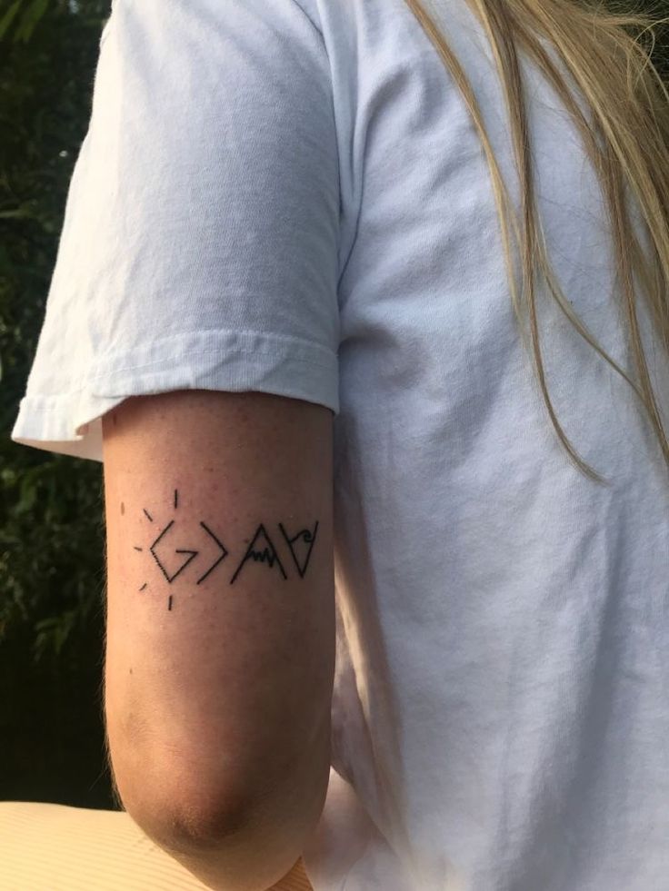 a person with a tattoo on their arm and the word dad written in black ink