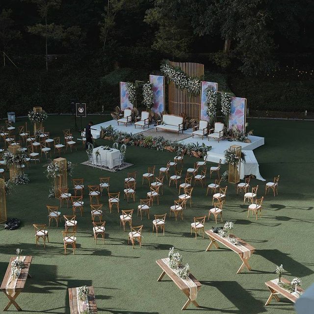 an aerial view of tables and chairs set up for a wedding ceremony in the park