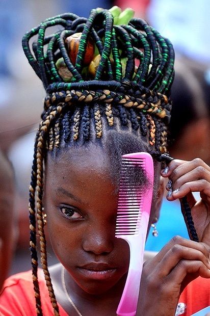 Colombian girl prepares her hair for the annual hair competition. Cali,Colombia 2013. [200x300] Afro Colombian, Colombian Girls, Colombian Women, Cali Colombia, All I Ever Wanted, We Are The World, African Hairstyles, Black Power, Hair Art