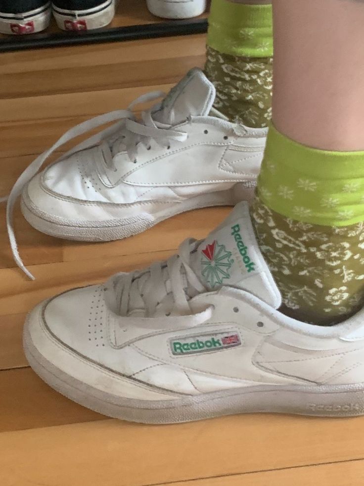 Reebok shoes green Reeboks With Socks, Reebok Shoe, Reebok Classic White, White Reebok, Green Socks, Wardrobe Capsule, Reebok Shoes, Reebok Classic, Puma Sneaker