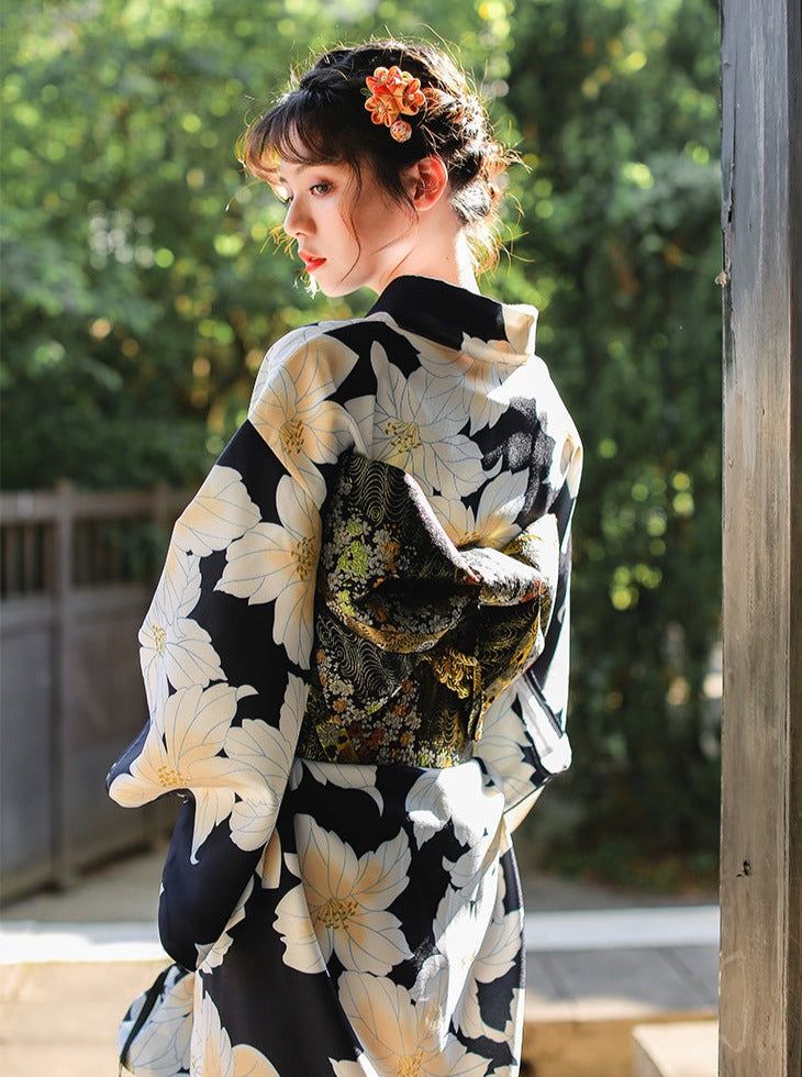 ❤︎Moonlight Flower Mode Yukata❤︎ Kimono Styles, Traditional Japanese Kimono, Japanese Shirt, Mode Kimono, Yukata Kimono, Kimono Yukata, Casual Kimono, Beautiful Kimonos, Womens Kimono