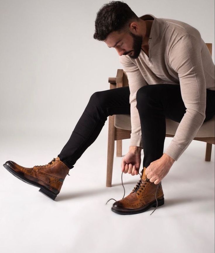 Black Jeans Brown Shoes, Brown Boots Outfit Men, Black Jeans Brown Boots, Brown Chelsea Boots Outfit, Green Suit Men, Brown Boots Outfit, Chelsea Boots Men Outfit, Chelsea Boots Outfit, Mens Brown Boots