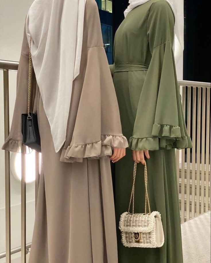 With ruffled sleeves, a flared cut, and pockets included, this classic model can be worn in everyday life and for events Abaya Outfit, Estilo Hijab, Hijabi Fits, Stile Hijab, Abaya Style, Hijab Trends, Modest Fashion Hijab, Hijabi Fashion Casual, Mode Abaya