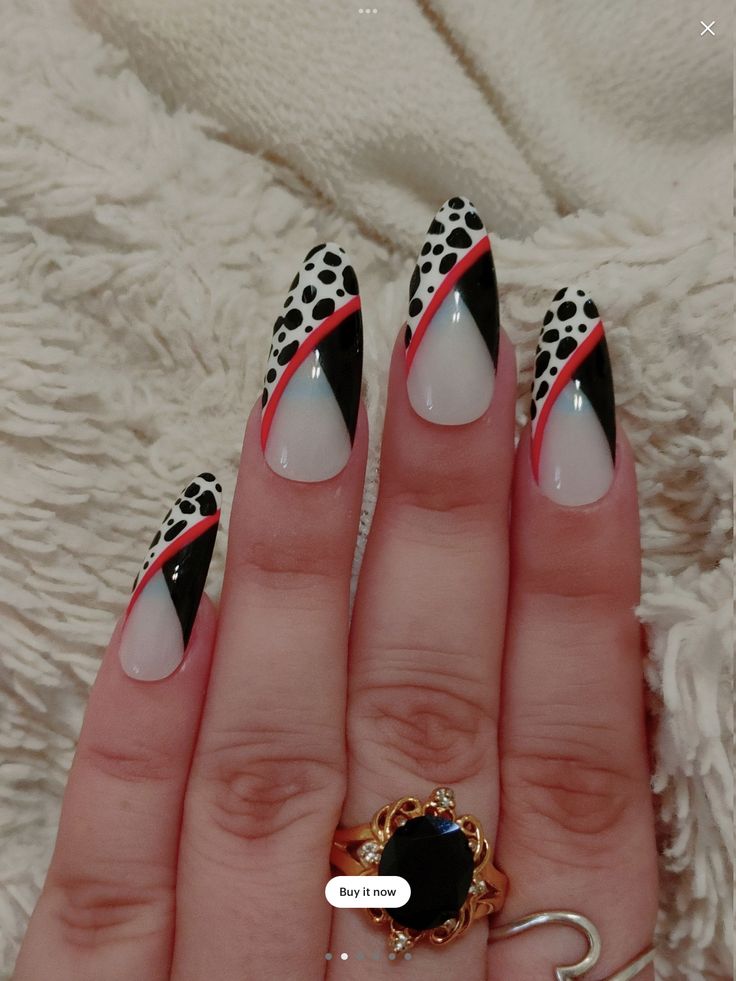 Halloween Acrylic Nails Designs, Cruella Nails, Nail Art Designs Halloween, Halloween Nail Art Designs, White Almond Nails, Black And White Nails, Halloween Acrylic Nails, Nail Time, Goth Nails