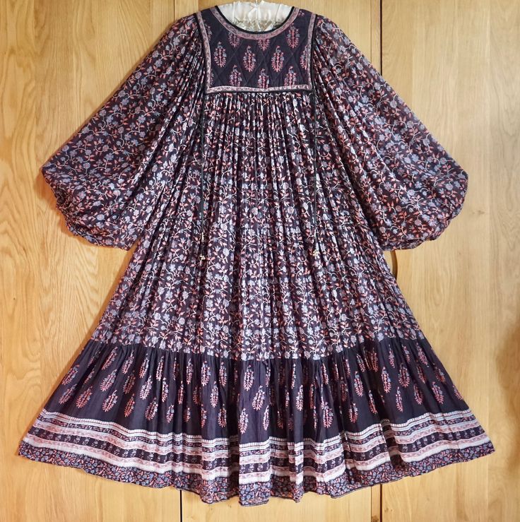 Amazing romantic block print boho dress with extra wide balloon sleeves. Label says M, loose-fitting style. 120cm long approximately. 47cm across armpits. Other lay-flat measurements are in the last image, the tape measure is in CMs. Please pay attention to the length of the bodice as the bottom of the front yoke most likely to fall above the fullest point of your bust,  so it can accommodate larger sizes than the measurement given. It fits smaller sizes beautifully too, very versatile and flatt Spring Bohemian Peasant Dress With Puff Sleeves, Bohemian Summer Dress With Balloon Sleeves, Bohemian Puff Sleeve Dresses For Gatherings, Bohemian Dress With Balloon Gathered Sleeves, Bohemian Flowy Block Print Dresses, Flowy Bohemian Block Print Dresses, Traditional Flowy Boho Dress With Boho Print, Bohemian Flowy Smock Maxi Dress, Flowy Boho Print Peasant Dress