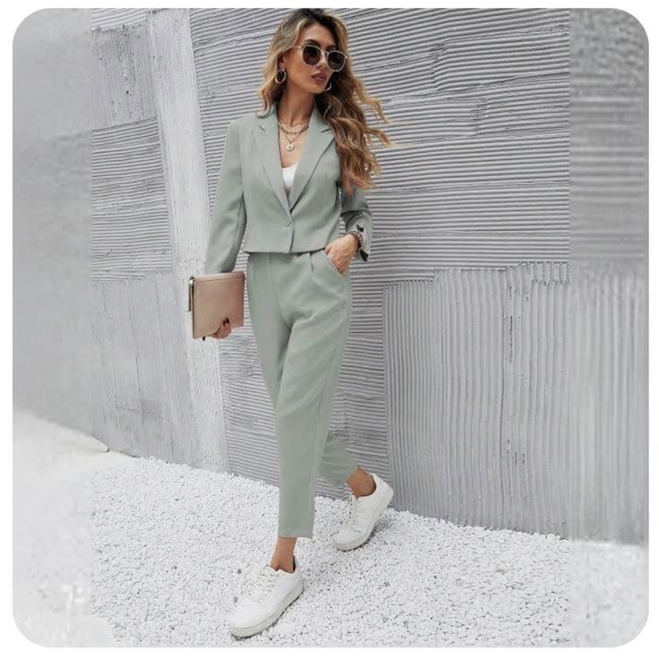 Tailored Suit Women, Women Wedding Suit, Green Suit Women, Green Blazer Outfit, Mint Green Blazer, Mint Blouse, Blazer Verde, Style Winter Outfits, Outfit Office