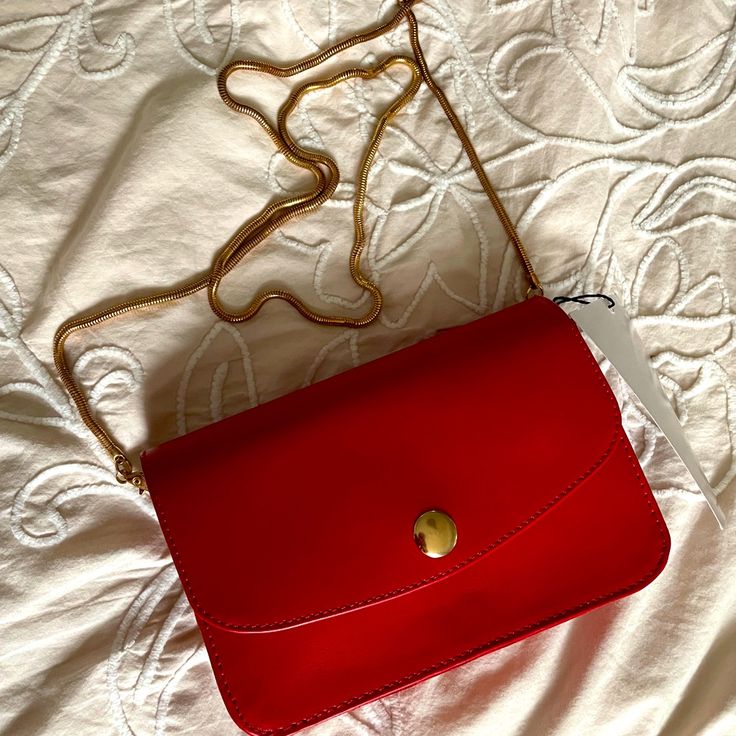 Genuine Leather. Golden Details. Brand New. Red Crossbody Bag, Red Crossbody, Red Gold, Crossbody Bag, Genuine Leather, Bag Lady, Brand New, Red, Leather