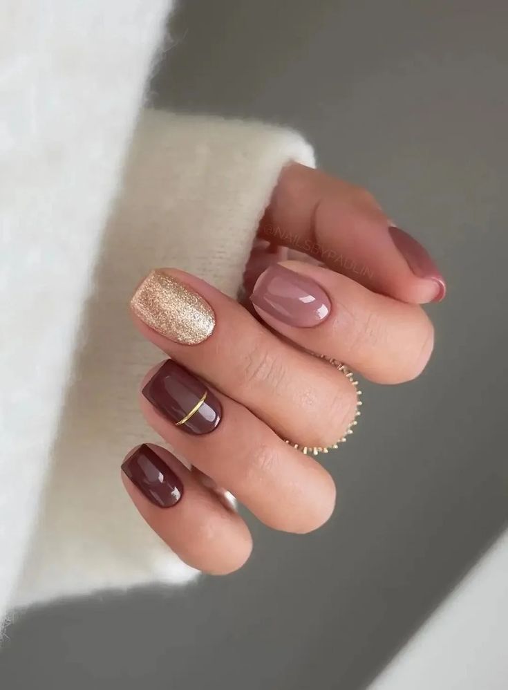 19 Cute November Nail Designs For Fall Weddings Mauve And Brown Nails, Brown Christmas Nails Short, Fall Gel Polish Nail Designs, After Thanksgiving Nails, Cute Fall Nail Designs Acrylics, Thanking Nails, Autumn Nails Glitter, Minimalist Thanksgiving Nails, Brown Glitter Nails Fall