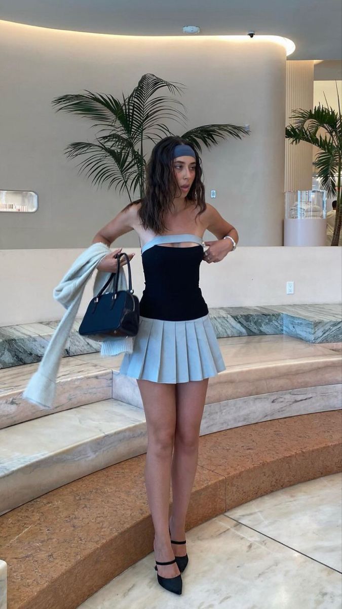 Pleated Skirt Outfit Short Classy, Skirt Outfits Pleated, Outfits Pleated Skirt, Pleated Skirt Aesthetic, Pleated Tennis Skirt Outfit, Pleated Skirt Outfit Short, Pleated Skirt Outfit Summer, Aesthetic Headband, Short Tennis Skirt