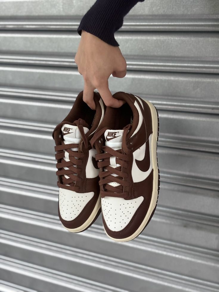 Nike Dunk Low Cacao Brown Nike Shoes, Linen Pants Style, Best Casual Shirts, Dunks Outfit, Preppy Shoes, Pretty Shoes Sneakers, Cute Nike Shoes, Cute Sneakers, Cute Nikes