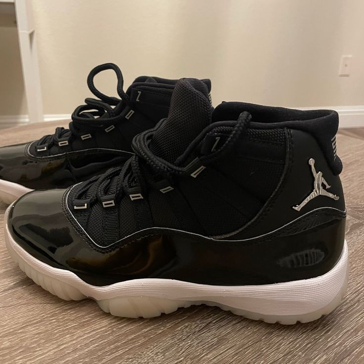 Never Worn. Size 7 Cute Jordans For Women, All Black Jordans, Black Jordan 11, Full Black Shoes, 11s Jordans, Jordan Shoes Women, Jordan 7s, Jordans 11, Jordan Heels