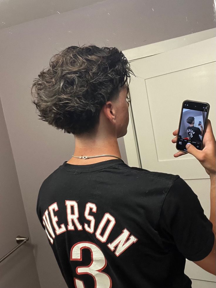 Taper Haircut Men, Low Taper Haircut, Mens Haircuts Thick Hair, Curly Taper Fade, Taper Fade Short Hair, Fade Haircut Curly Hair, Low Taper Fade Haircut, Taper Fade Curly Hair, Male Haircuts Curly