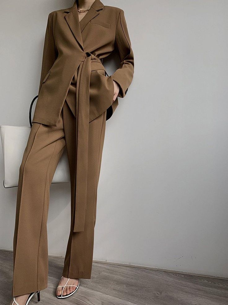 Design Wrap Suit Blazer in Coffee Brown - Slowliving Lifestyle Simple Women Outfits, Full Sleeve Blouse, Business Casual Summer, Classy Suits, Spring Suit, Business Outfits Women, Summer Attire, Blazer Designs, Minimal Outfit