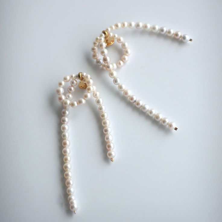 Translated from French, Pearl means “father of many.” It reflects the importance of family, and this freshwater pearl brooch is the perfect way to show your appreciation and love for your mother, wife, or daughter. It also makes a fantastic gift for Mother's Day or a birthday present for that someone special. 👌 M A T E R I A L • Natural freshwater pearls with 6mm diameter• This product is hypoallergenic (nickel free) and tarnish resistant 📏 S I Z E • Drop Length: 10 cm (3.9 inch)• Pearl Diameter: 6 mm Elegant Pearl Pendant Jewelry For Birthday, Elegant White Jewelry For Birthday, Elegant Pearl Drop Jewelry For Birthday, Akoya Pearl Earrings With Pearl Charm As Gift, Formal Pearl Earrings For Mother's Day, Round Pearl Earrings For Mother's Day Anniversary, Pearl Earrings For Anniversary And Mother's Day, Anniversary White Pearl Chain Earrings, Gift Pearl Chain Earrings