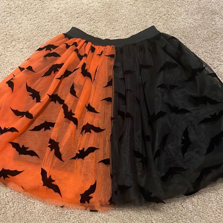 Brand New With Tags Limited Edition Foxblood Halloween Skirt!! My God I Love This One. Only Selling Because It’s Too Big So I Never End Up Wearing It Fits Like A S. Knee Length Circle Skirt. Velvet Bats On Tulle Fabric. Price Is Firm Because I Want It To Be Loved! Halloween Cosplay Mini Skirt, Black Skirt For Halloween Costume Party, Witchy Skirt For Halloween Cosplay, Witchy Halloween Party Skirt, Halloween Party Witchy Skirt, Halloween Costume Party Mini Skirt, Halloween Costume Mini Skirt, Bat Skirt, Bleach Painting