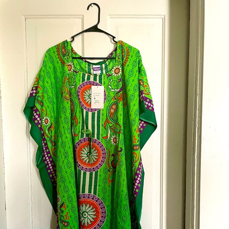 Multicolored W/Drawstring. Can Be Worn Indoors Or Outdoors. Casual Multicolor Boho Print Kaftan, Casual Printed Green Kaftan, Casual Green Printed Kaftan, Green Boho Print Kaftan For Summer, Green Printed Free Size Kaftan, Green Printed Free-size Kaftan, Spring Green Printed Kaftan, Green Printed Kaftan For Spring, Green Hippie Kaftan For The Beach