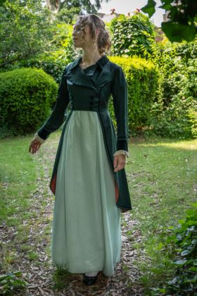 RJ-Regency-Women-Set-53-021 Simple Regency Dress, Regency Era Fashion Women, Regency Governess, Regency Outfits Women, Regency Dress Historical, Green Bridgerton Dress, Modern Regency Dress, Regency Era Fashion Gowns, Gothic Regency Dress