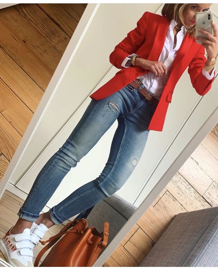 Blazer Outfits Casual, Looks Jeans, Mode Casual, Red Blazer, Casual Work Outfits, Looks Chic, Blazer Outfits, Business Casual Outfits, The Mirror