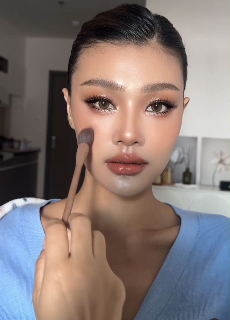 Asian Makeup Smokey Eye, Philippine Makeup Look, Filipino Bridesmaid Makeup, Makeup For Hooded Eyes Asian, Make Up Ideas For Asian Eyes, Make Up Formal Event, Makeup Inspo For Round Face, Soft Makeup For Brown Skin, Elegant Makeup Asian