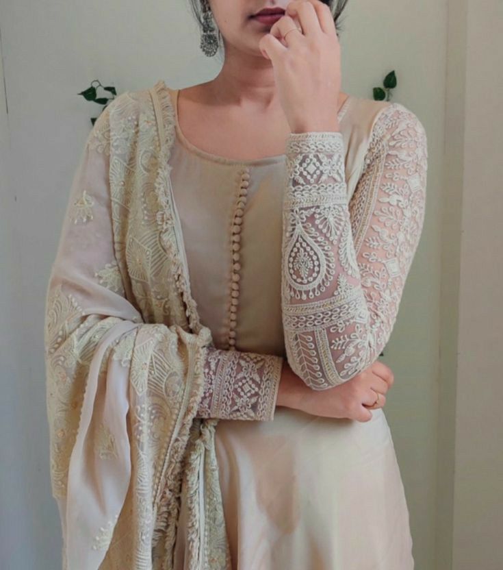 Stylish Kurtis Design, Churidar Designs, Anarkali Dress Pattern, Simple Kurta Designs, Designer Kurti Patterns, Kurti Patterns, Simple Kurti Designs, Casual Indian Fashion, Kurta Neck Design