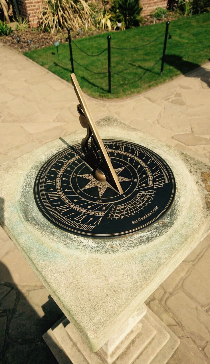 there is a compass on top of the monument