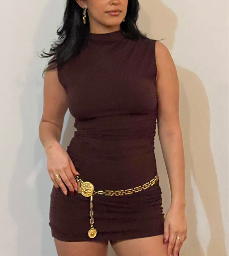 Gold Belt Outfit, Dress With Chain Belt, Chain Belt Outfit, Black Bandeau Dress, Casual Dress Summer, Belt Outfit, Black Bandeau, Gold Belts, Bandeau Dress