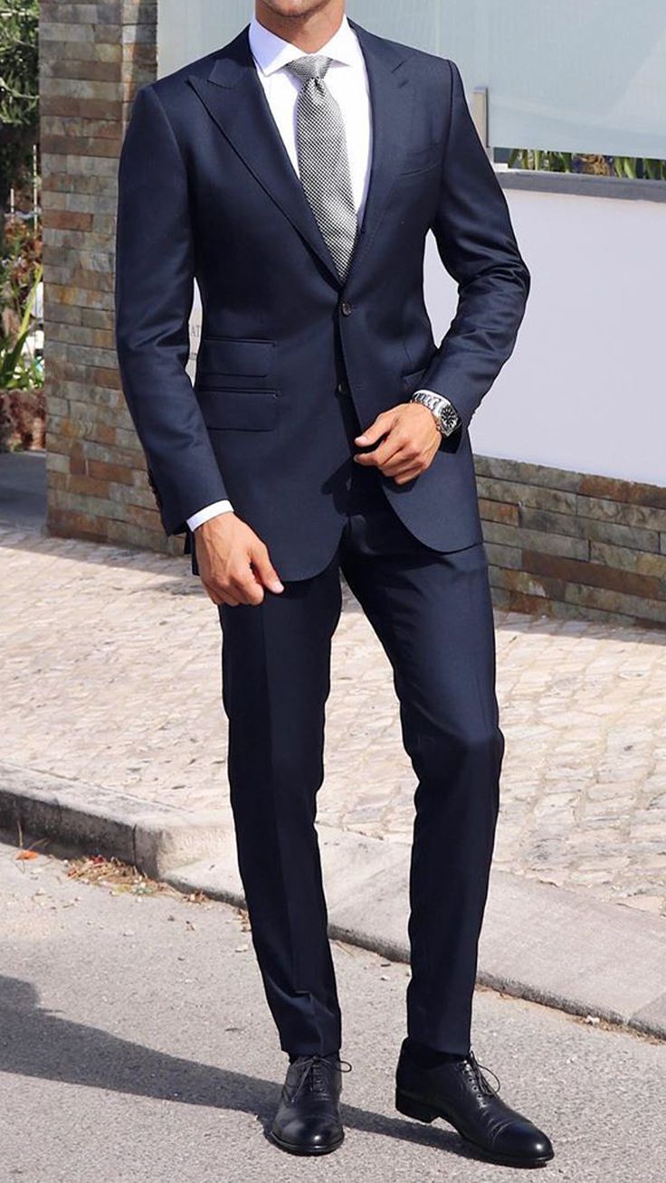 Suit For Office Man, Men Classic Suits, Men Ceo Outfit, Men Business Suits Style, Men’s Business Suit Style, Mens Suits Graduation, Classic Italian Suits For Men, Men’s Suit And Tie Outfit, Men’s Suit Inspiration