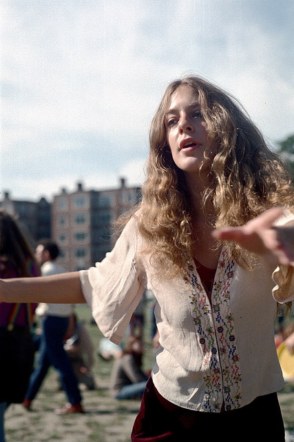 Nick DeWolf Photo Archive, via Flickr. Cambridge, Massachusetts 1971 70s Girl Aesthetic, 70s Summer, Cambridge Massachusetts, Hippie Lifestyle, 60s 70s Fashion, 60s And 70s Fashion, 70s Aesthetic, Laurel Canyon, Deep Winter