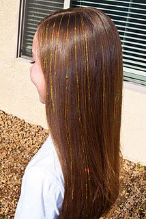 DIY hair tinsel Diy Hair Tinsel, Hair Extensions Tutorial, Hair Tinsel, Short Hair Black, Fairy Hair, Christmas Hairstyles, Hair Braiding, Glitter Hair, Christmas Hair