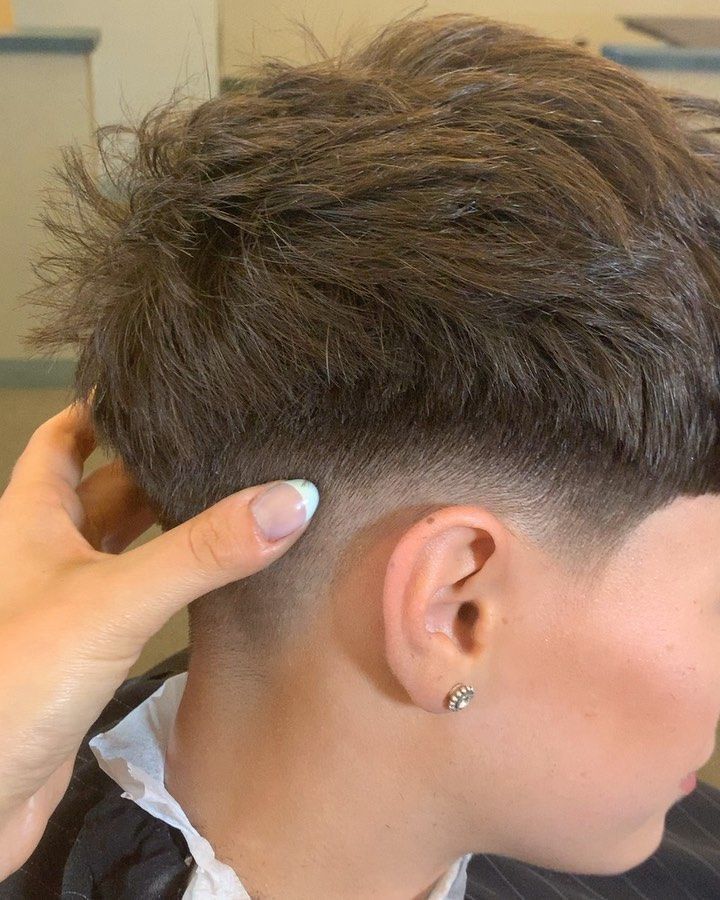 Pin em estilos de cabello Short Punk Haircuts, Haircut Selfie, Photo Hijab, Mens Haircuts Short Hair, Low Fade Haircut, Gents Hair Style, Tomboy Hairstyles, Men Haircut Curly Hair, Taper Fade Haircut