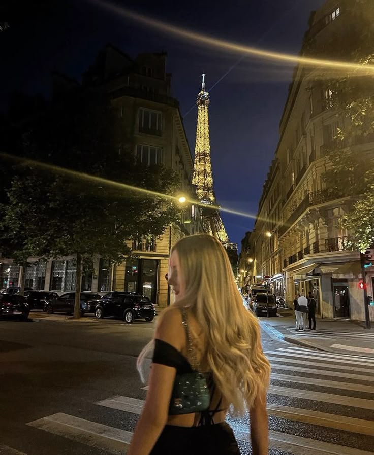 girl paris night aesthetic Asher Carson, Reina Ellis, Paris Trip Outfits, Uk Icon, Paris Photo Ideas, Girl In Paris, Eiffel Tower At Night, Europe Travel Outfits, Parisian Summer