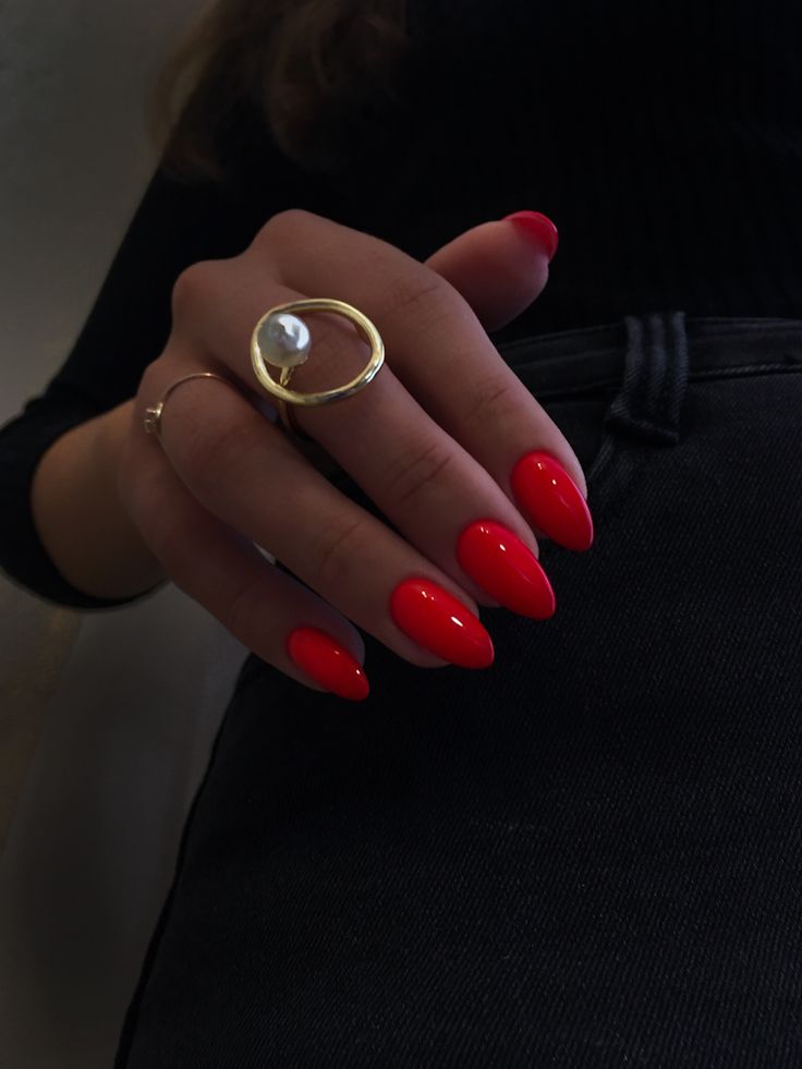 Simple Red Nails Designs, Red And Gold Nails Ideas, Red Nails Oval, Ferrari Red Nails, Simple Red Nails, V French Tip, Almond Nails Red, Nail Laquer, Red And Gold Nails