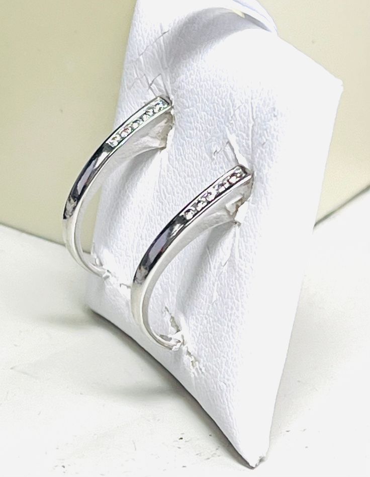 14k White Gold Diamond J Hoop Earrings  vintage earrings, fashion bracelet, gift for mom, gift for her, anillo de oro, anillo de plata, joyas de oro, joyas de plata, diamante, oro blanco, oro amarillo, anillo matrimonio, pendientes de oro 2.9gm Formal Sterling Silver Pierced Huggie Earrings, Elegant Hoop Earrings With Polished Finish As Gift, Modern Silver Huggie Earrings For Anniversary, Fine Jewelry Hinged Gift, White Gold Small Hoop Earrings Channel Set, Sterling Silver Huggie Earrings For Anniversary, Anniversary Hinged Huggie Hoop Earrings, Elegant Round Hinged Huggie Earrings, Sterling Silver Small Hoop Huggie Earrings For Anniversary