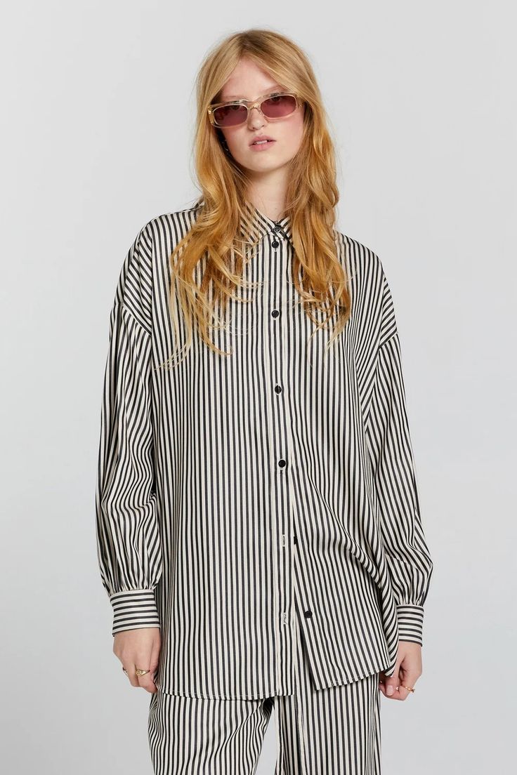 Oversized Walker Shirt | Karen Walker Casual Striped Blouse With Shirttail Hem, Classic Oversized Shirt With Striped Collar, Oversized Top With Striped Collar For Work, Relaxed Fit Tops With Striped Collar For Daywear, Casual Button-up Top With Striped Collar, Oversized White Casual Blouse, Trendy Relaxed Fit Shirt With Striped Collar, Casual Shirt With Striped Collar For Fall, Trendy White Shirt With Shirttail Hem