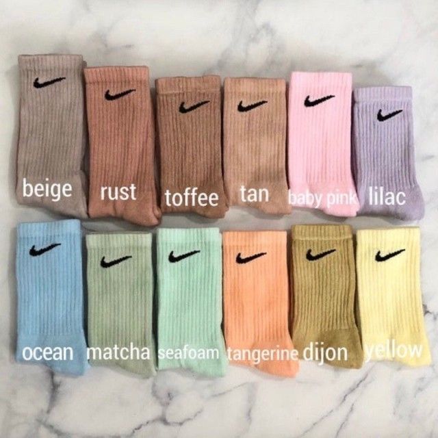 Pastel Nike Socks, Nike Socks Colorful, Colorful Nike Socks, Crocks Outfits, Custom Nike Socks, Pastel Socks, Trendy Socks, Cute Nike Outfits, Preppy Shoes