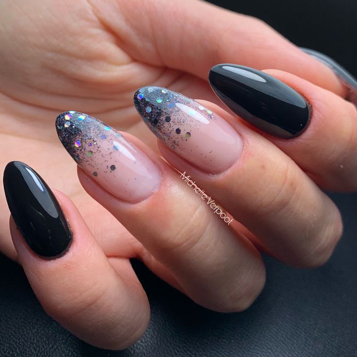 Reverse Black Ombre Nails, Black And Pink Glitter Ombre Nails, Black Glitter Fade Nails, Glitter Ombre Nails Black, Black Faded Nails, Black Ombre Nails Glitter, Black Dip Nail Designs, Black Matte Nails With Glitter, Minimal Black Nails