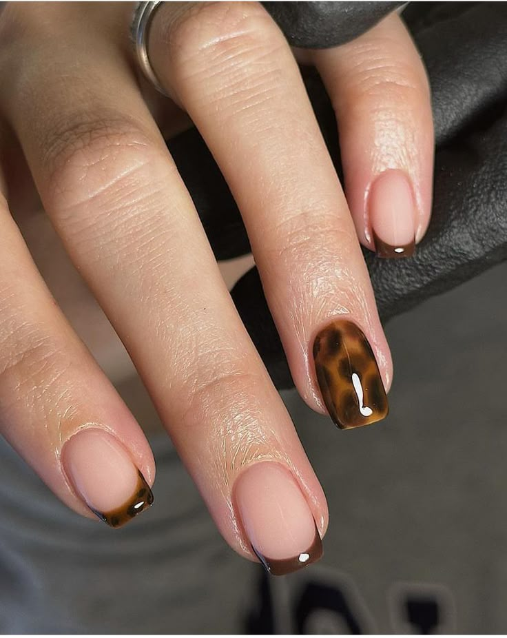 Gel Nail Leopard Designs, Subtle Short Nail Designs, Dark Nail Inspo Almond, Cat Eye Leopard Nails, Nails Print Animal, Leopard Print Gel Nails, Tortoise Shell Nails Almond, Short Nails Cheetah Print, Nail Leopard Design