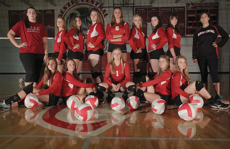 Volleyball team photo                                                       …                                                                                                                                                                                 More Team Sports Pictures, Husker Volleyball, Volleyball Team Photos, Lindsay Smith, Sports Team Photography, Varsity Volleyball, Olympic Volleyball, Volleyball Team Pictures, Ball Photos