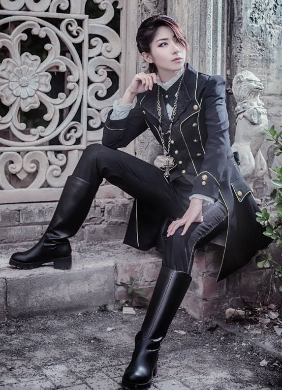 Ouji Fashion, Mode Steampunk, Prince Clothes, Royalty Aesthetic, Royal Aesthetic, Gothic Style, Dark Beauty, Steampunk Fashion, Fantasy Clothing