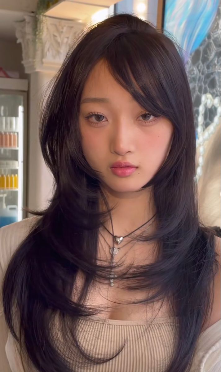 Asian Hair Updo, Side Bang Haircuts, Japan Hairstyle, Side Part Haircut, Bangs Wavy Hair, Side Bangs Hairstyles, Side Part Hairstyles, Hair Inspiration Long, Bald Hair